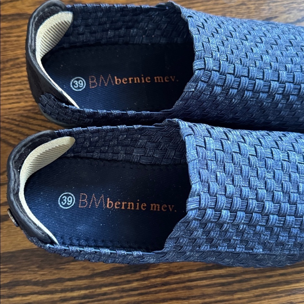 Bernie Mev navy denim tone woven elastic slip on wedge shoes. Size 39 (8). - Picture 5 of 6